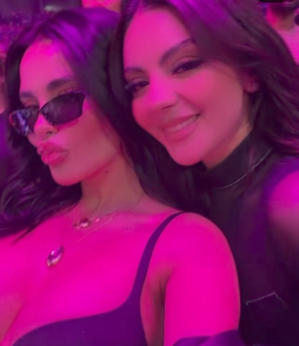 Estefan46549592's tweet photo. Dania con Melissa navarro 💜💜💜💜💜 https://t.co/7HNli0SkfJ