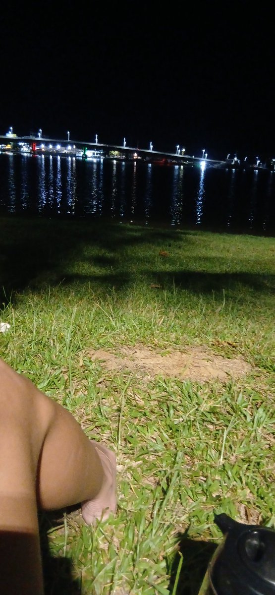 Bueno perras acá ando, fumando uno y mucho rock .
(Seguimos con este sueño) 🤭