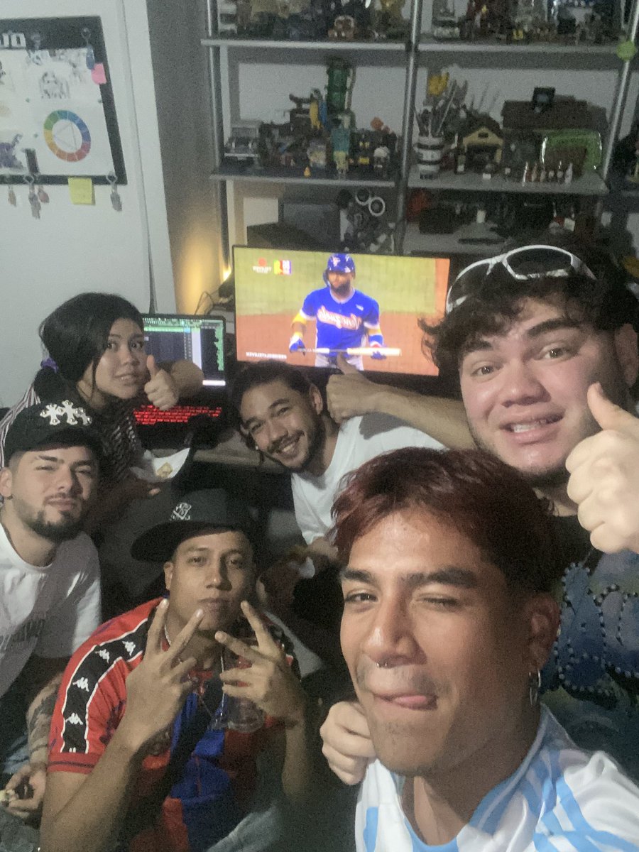 yekowav's tweet photo. #BEISBOLxTELEVEN un saludito desde el Táchira viendo el juego con mis panitas por @Canal_Televen. 

Estado: momento de relax ⚾️😃

VAMOOOS Miguel Cabrera, Will Smith, Franderson Daza y Ángel Jurado. https://t.co/T9U9r6pqbn