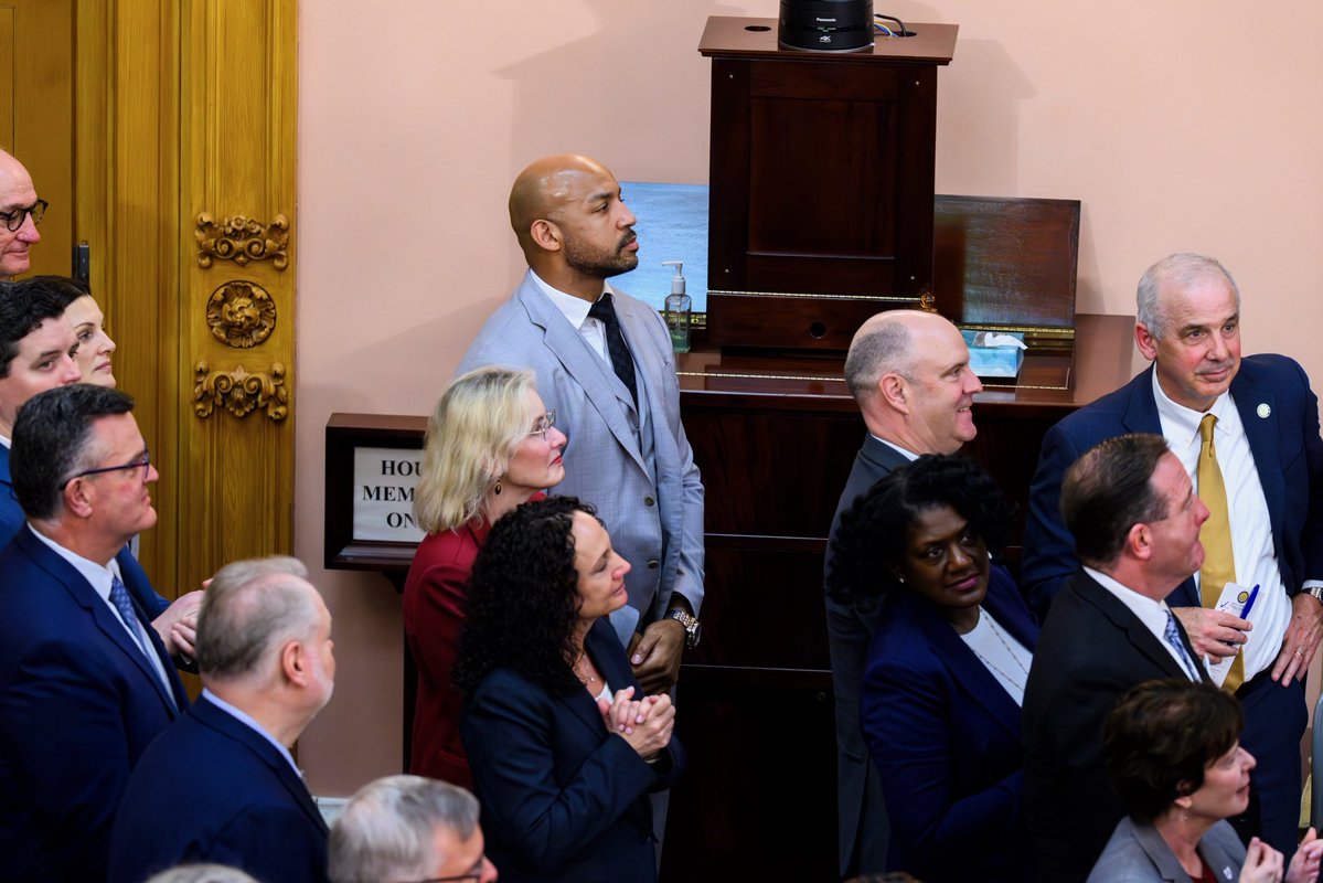 Roy Hall Jr. tweet media