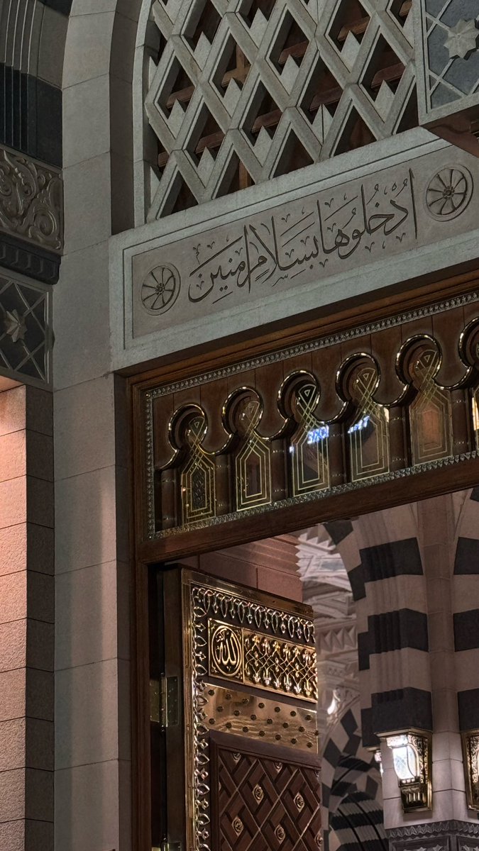 اللهم لا تجعله آخر العهد من صيامنا إياه،فإن جعلته فأجعلني مرحوماً ولا تجعلني محروماً،الحمدلله على التمام،الحمدلله على البلاغ الحمدلله على الصيام والقيام،اللهم اجعلنا ممن صام الشهر ايماناً و احتسابا وادرك ليلة القدر وفاز بالآجر..