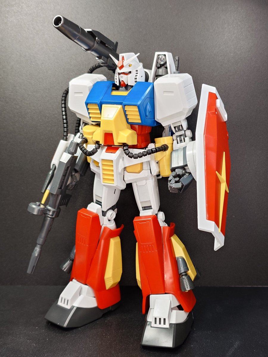 パーフェクトガンダムver.3.0完成
MGのパーフェクトガンダムとガンダムver.3.0を無理やりミキシング。少し頭身が高いくらいで、パーフェクトのパーツ付けちゃうと大体隠れちゃうからver.3.0である意味がほぼ無いw