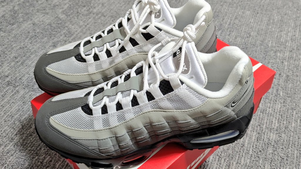 ファミメン👟スニーカーブログやってます tweet media