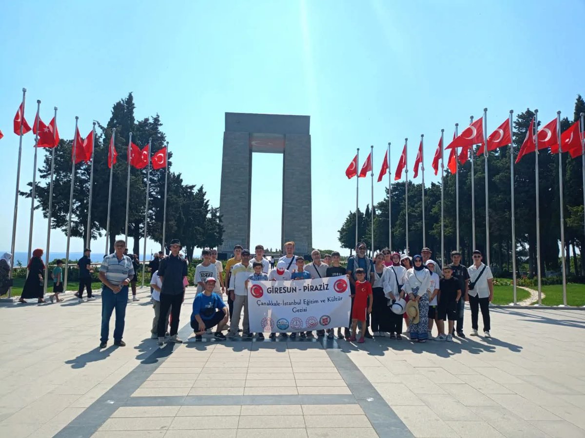 yunisaydn28's tweet photo. Bugün sahip olduğumuz her şeyin bedeli 111 yıl önce ödendi.
"Ey şehid oğlu şehid, isteme benden makber
Sana avucunu açmış duruyor peygamber..."
Çanakkale Şehitlerimizi rahmetle anıyorum...
Düşmanda imkân vardı, Mehmetçikte İman...
#18martçanakkalezaferi
#maarifinkalbiÇanakkalede https://t.co/sKapVicNRM