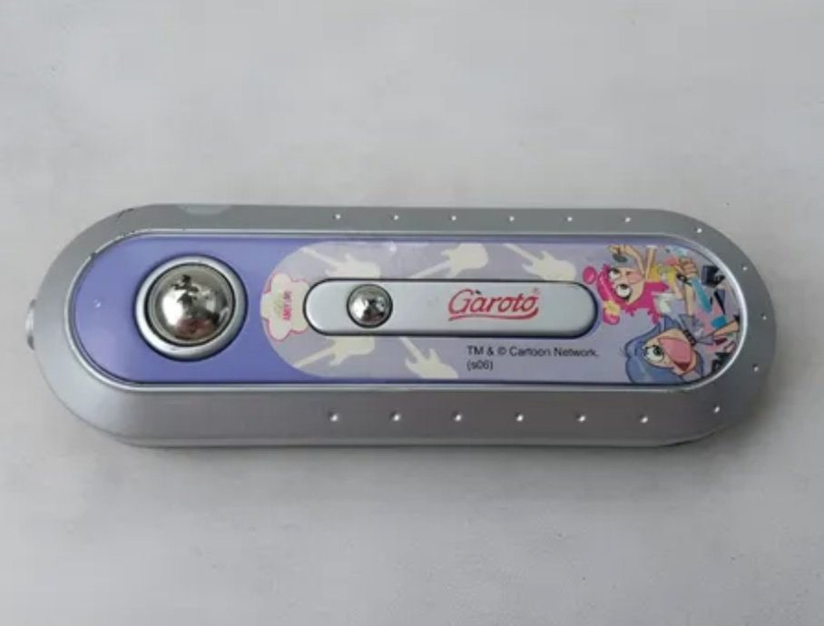 lembrei que eu tinha um mini rádio delas quando era criança ele vinha em um ovo de pascoa, alguém lembra?? saudade de quando os ovos de pascoa tinham brindes realmente legais