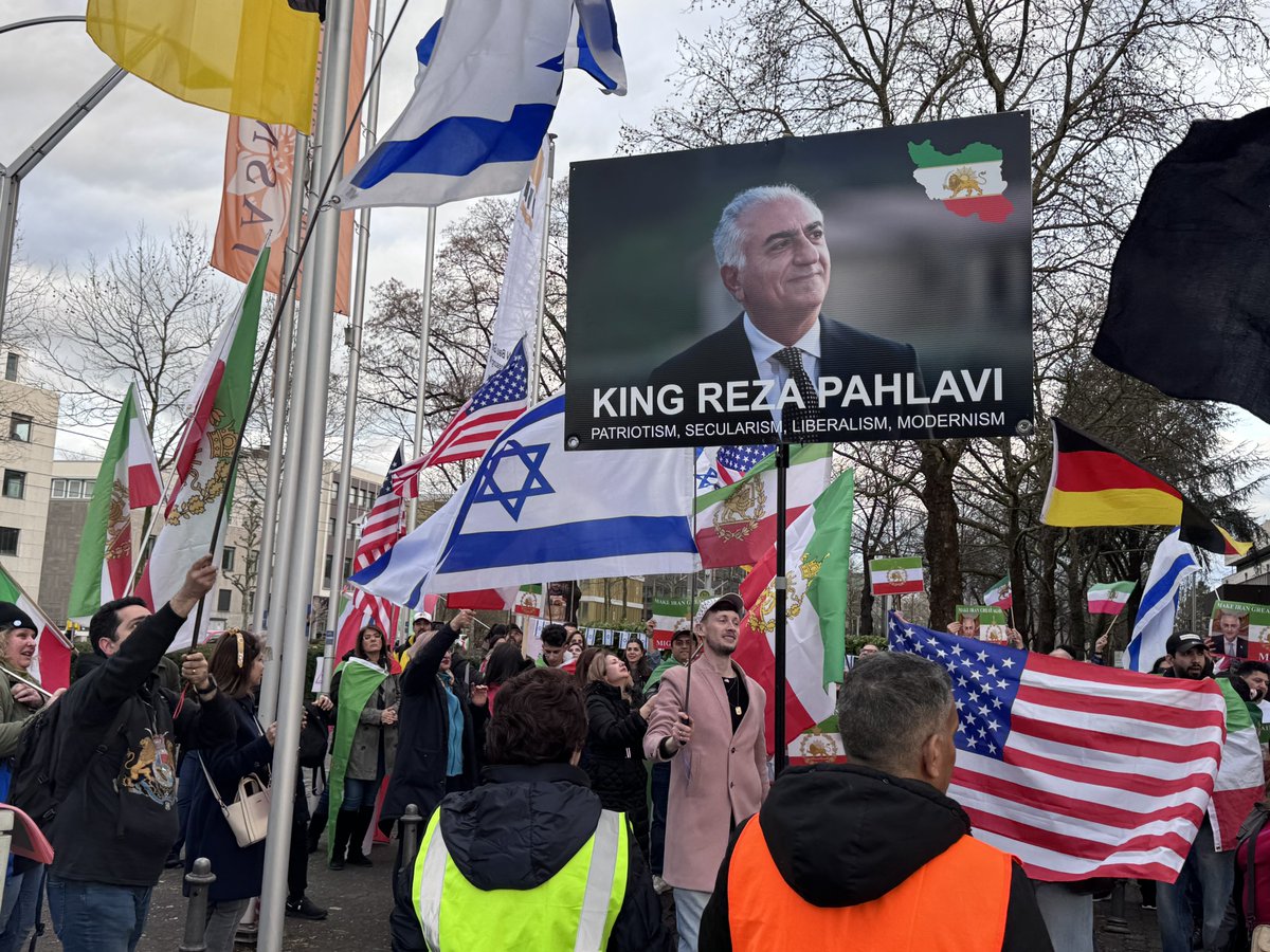 LoveGuerillero's tweet photo. #Bonn #bn1703 #TschaharSchanbeSuri #Nowruz 
#Iran #IranOffline #MullahRegimeMustFall #FreeIran‌ https://t.co/r13oEGBON4