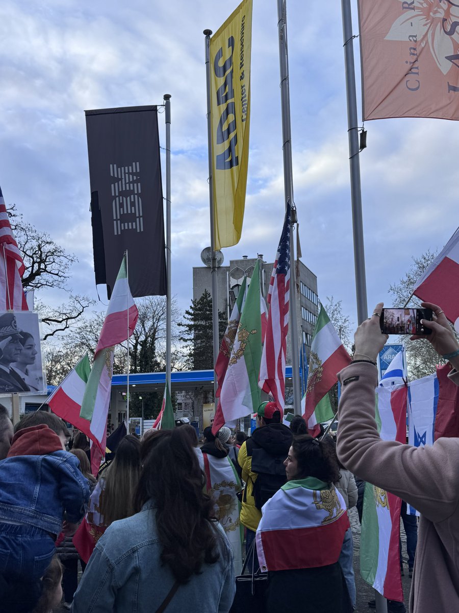 LoveGuerillero's tweet photo. #Bonn #bn1703 #TschaharSchanbeSuri #Nowruz 
#Iran #IranOffline #MullahRegimeMustFall #FreeIran‌ https://t.co/r13oEGBON4