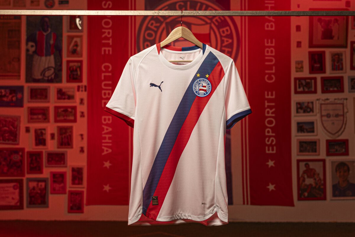 EcbPortal's tweet photo. Novo uniforme da temporada de 2026 do esquadrão! 🔥🇳🇱

Bahia apresenta o novo uniforme HOME, a nova camisa marca as comemorações dos 95 anos de fundação do Bahia e de suas muitas conquistas.

📸 Ec Bahia / Puma https://t.co/zjBpbXFhAE