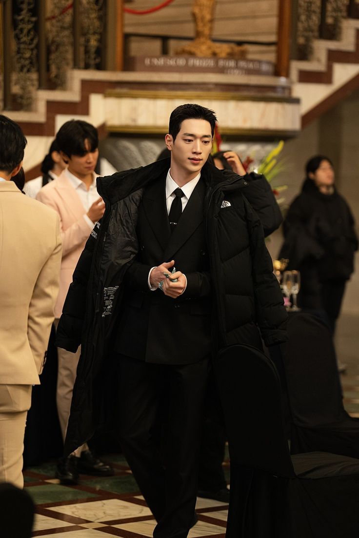 chitolu103's tweet photo. JISOO and kangjoon to act as married couples whose marriage was arranged by their parents for lasting business bond, they  don't like  each other as JISOO character is  bossy and quite rash, kangjoon character is absentminded, with time they  grow fond of each other @NetflixKR https://t.co/WiT4LXfqp0