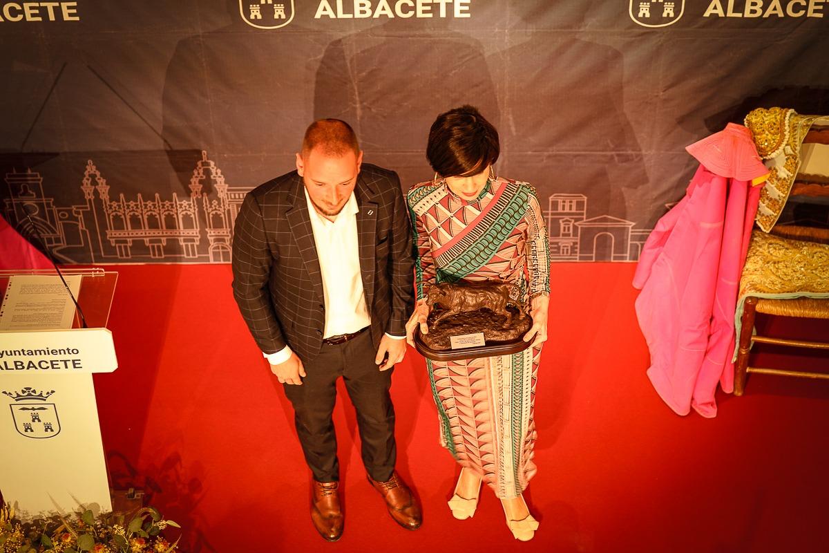 Montealto_UNJ's tweet photo. Un año más recogemos el premio al mejor novillo de la Feria de Albacete 2025...seguiremos trabajando 🍀💪 https://t.co/RYEGmsH5ac