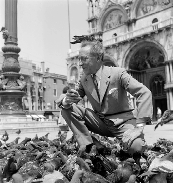 a_london_pigeon's tweet image. Jean Cocteau (1889-1963) 
St. Mark's Square, Venice 1956 
📷  Graziano Arici.    
French artist and writer associated with Dada and Surrealism #painting #novels #poetry #plays #film 
#CulturePigeon