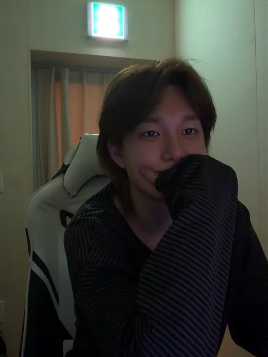 eumyangi's tweet photo. sth must have been in the air to get him in such a cutiepie mood https://t.co/HAgSsTC3Rs