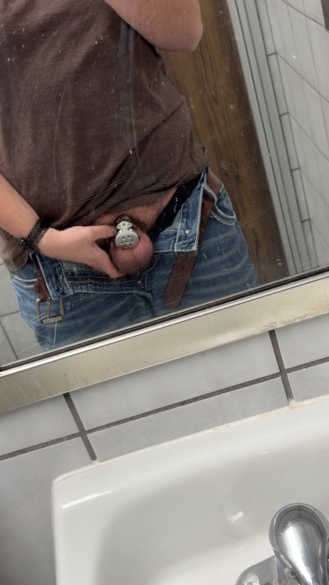 LockedUTBoy's tweet photo. Once you go flat you never go back 😈
#chastity #flatcage #gay #submissive https://t.co/Gd0j19dBdi