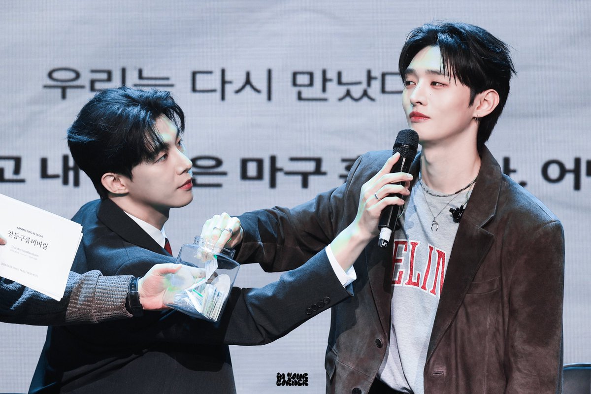 인유어코너 tweet media