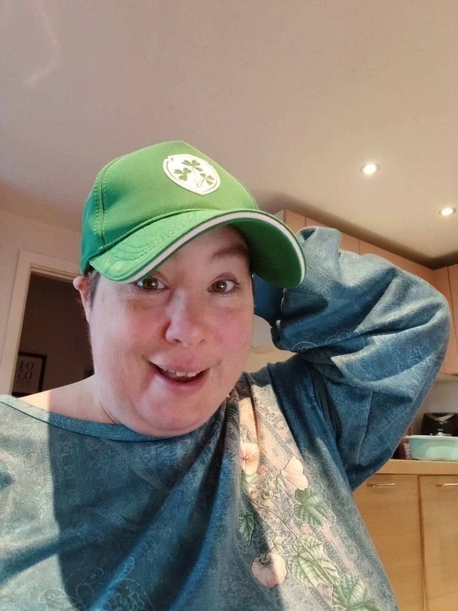 CiarasPinkSparklePodcast tweet media