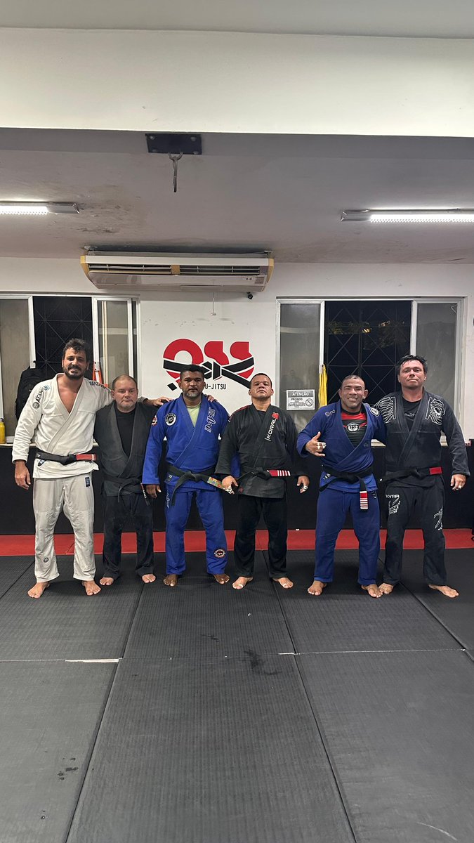 Fernand42124794's tweet photo. Treino dessa terça-feira aqui na equipe MKT, oss!!! #djnandoazevedo #djblackbelt #jiujitsu #bjj #jiujitsubrasileiro https://t.co/uGQykgGNXN