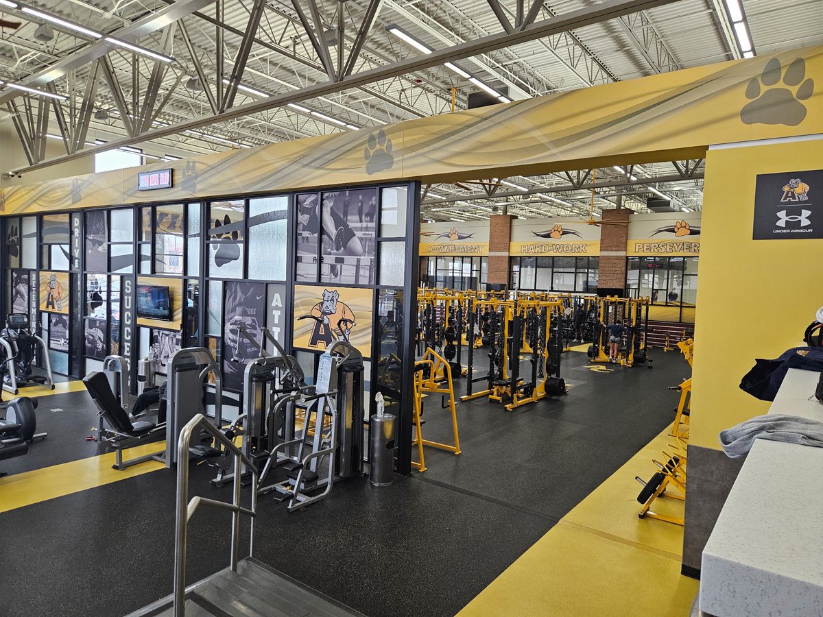 QbCadenLeClear's tweet photo. Had a really good time at @AdrianCollegeFB junior day. Blessed to be able to see the coaches again, glad to be able to watch an amazing pratice. Can’t wait to come back!!! @stjoefootball @pratleyac @Coach_Ty_Palka https://t.co/LHyvebrEFL