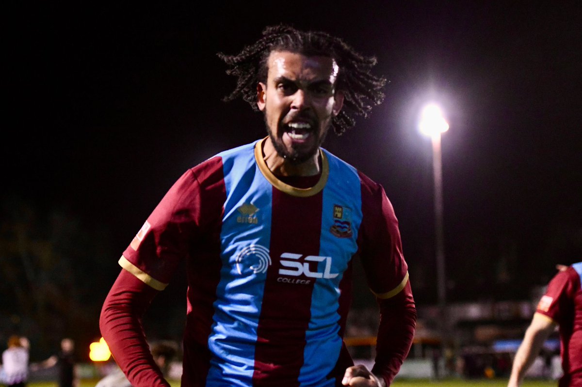 Farnham Town FC tweet media