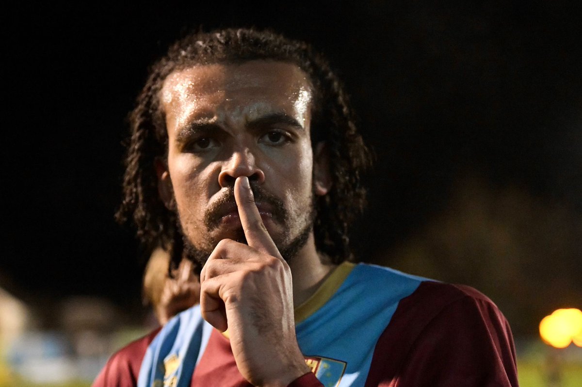 Farnham Town FC tweet media