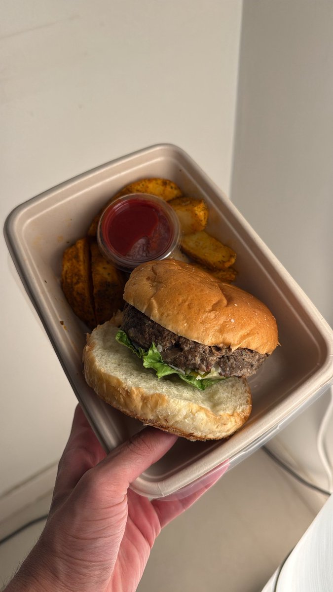 𝙵𝚊𝚑𝚊𝚍 tweet media