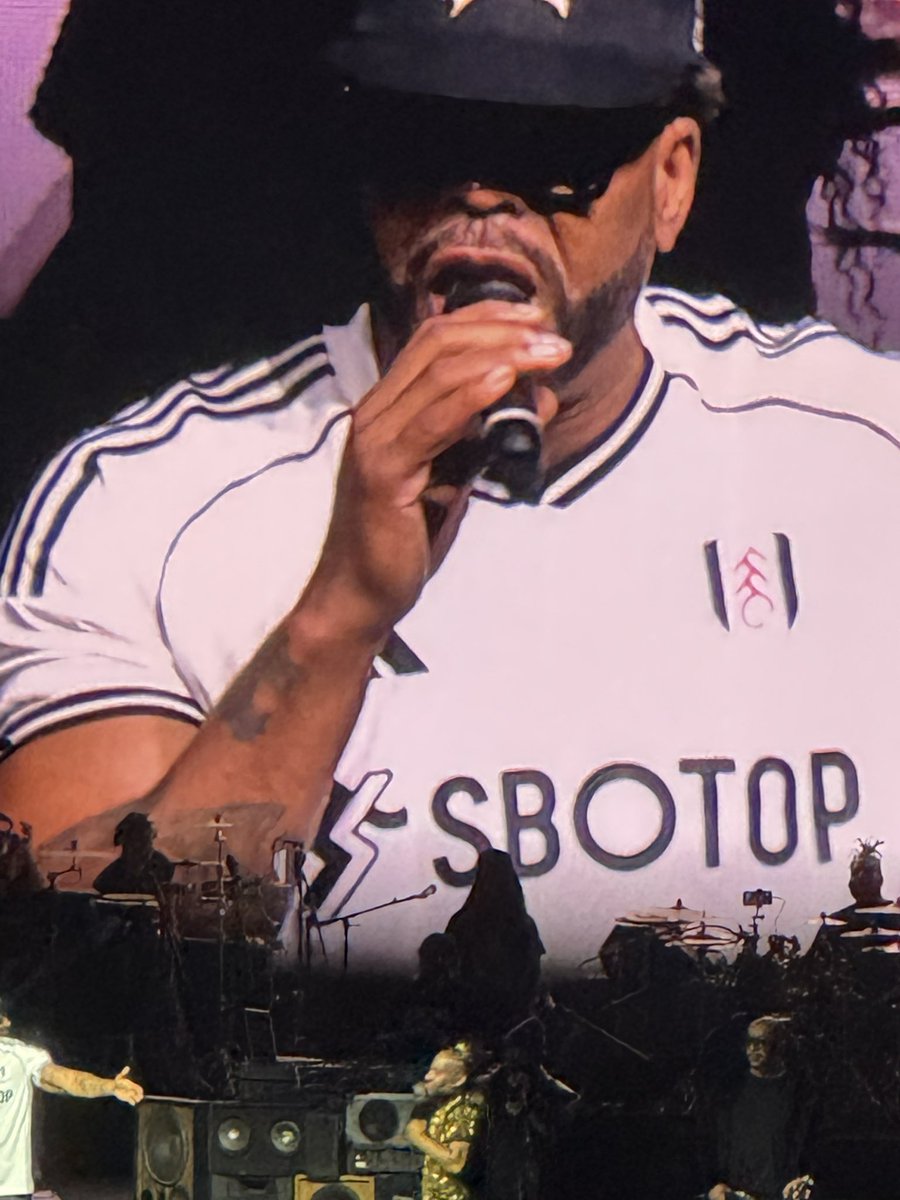 Biff19800's tweet photo. Method man representing #fulhamfc at the #o2arena #wutang #ffc https://t.co/Ev3DvMWY2i