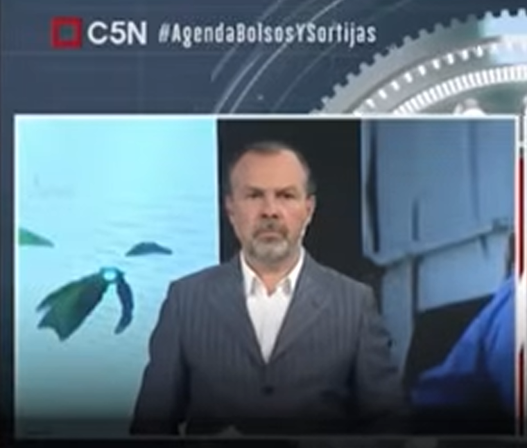 Quiere parecer la inocente y lo quiere demostrar con un video de su canal pago.

Si chorra, ellos van a decir lo que vos les digas q digan.
Por eso hay que destruir a todo el periodismo, ellos fueron complices para que persona tan hdp como vos haya destruido este hermoso país.