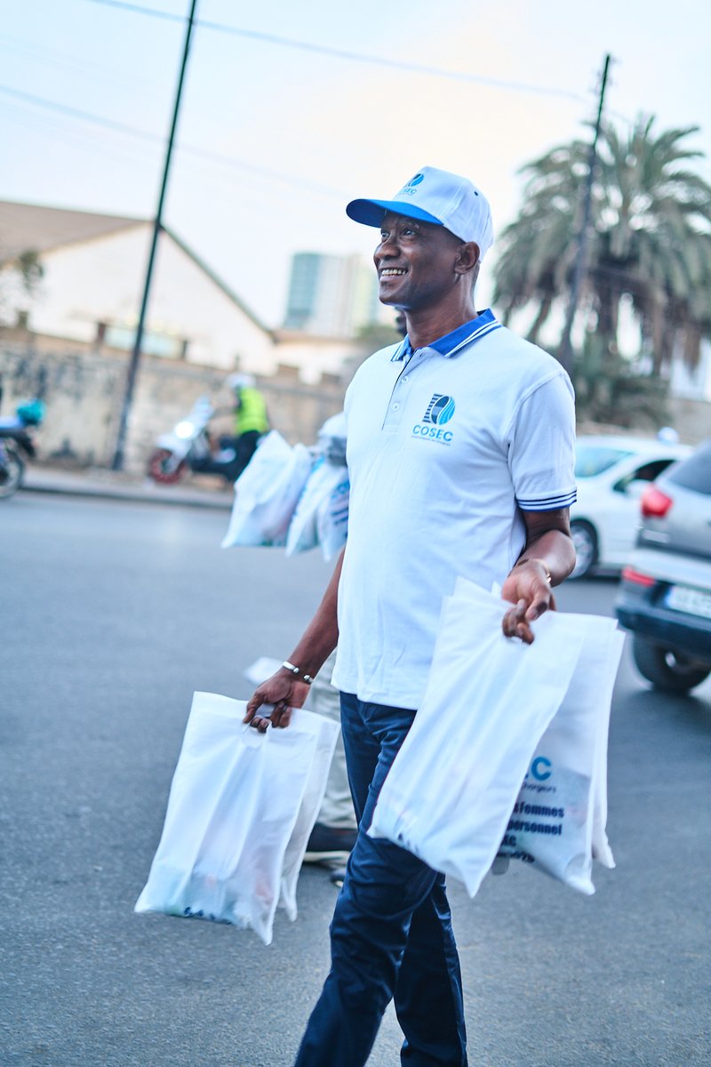 CosecSn's tweet photo. Le Conseil Sénégalais des Chargeurs - COSEC a sacrifié, ce lundi 16 mars 2026, à son traditionnel "ndogou partage"
A travers cette action, le COSEC réaffirme son engagement pour l'entraide et la cohésion sociale.
#cosec #ramadan2026 #ndogou #dua #partage https://t.co/XRzio8Zm4h