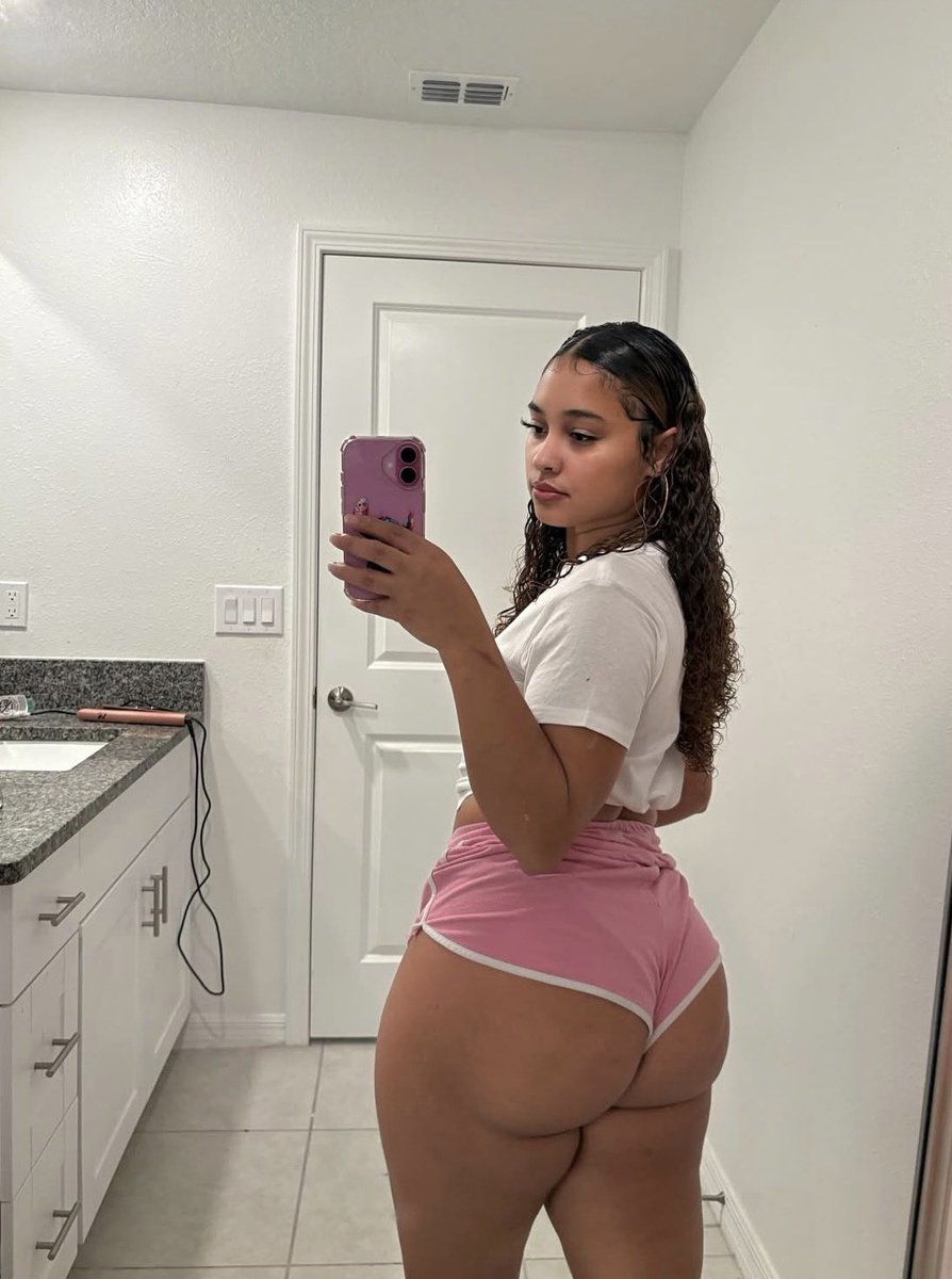 Rae 🦋 tweet media