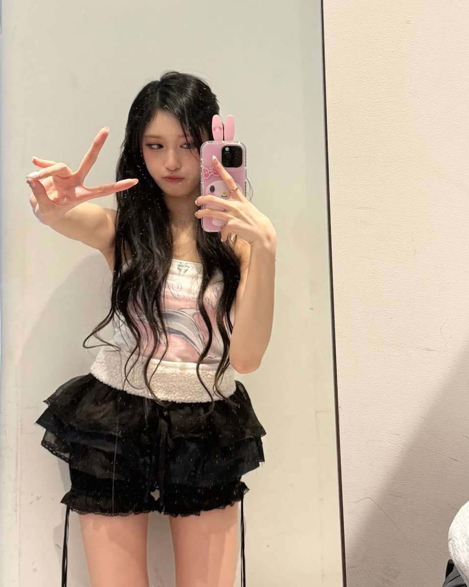 iuseo's tweet photo. glitched into a sugar-coated version of myself, a little offbeat, a little too sweet. ruffles bouncing like whipped cream with a mind of its own, bunny ears supervising my chaos, and a wink feels slightly umm... cute, but in a weird little way that tastes better than it should. https://t.co/DB075PPeGR