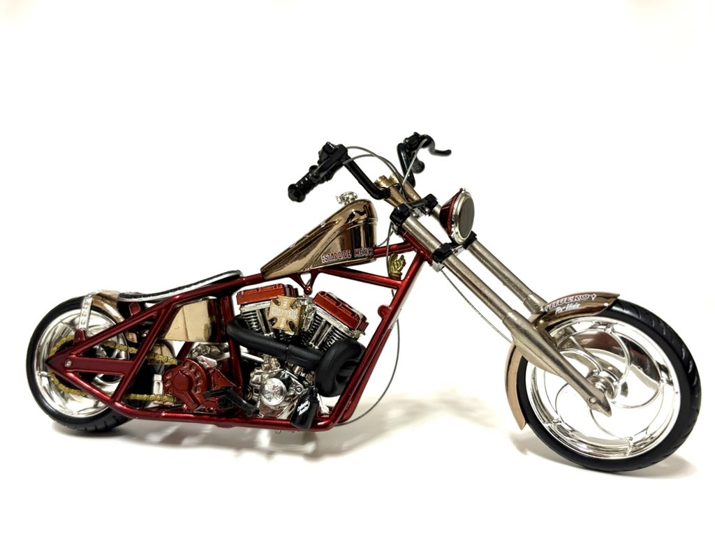 yuyathe4ng's tweet photo. ACTION 1/18 PENNY SAVED DOMINATOR PANAMERICANA West Coast Choppers 
地元のスワップミートで色合いの参考のために2000円で購入しました。2004年製でNASCARでお馴染みのACTION製です。
どうしても我慢できずにスロットル、ブレーキ、クラッチのワイヤーだけ追加工作しました。 https://t.co/NBricTz3uk