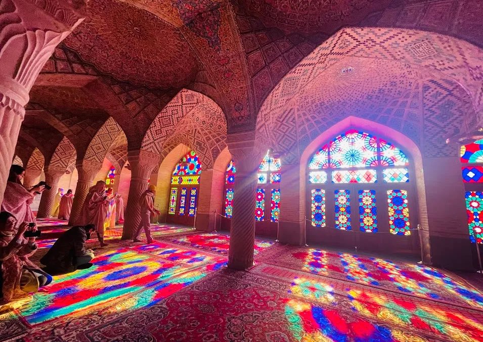 izzets7's tweet photo. bu savaş, iran’a ve kadim kültürüne olan muhabbetimi yenidn canlandrdı. iran tarihiyle, edebiyatıyla, sinemasıyla, topyekün büyük bir medeniyet. allah iran’ı şu sapık pedofil güruhunun şerrinden muhafaza etsin. bize de bu sene bu güzel ülkenin güzelliklerini görmeyi nasip eylesin https://t.co/S3wGEExc8G