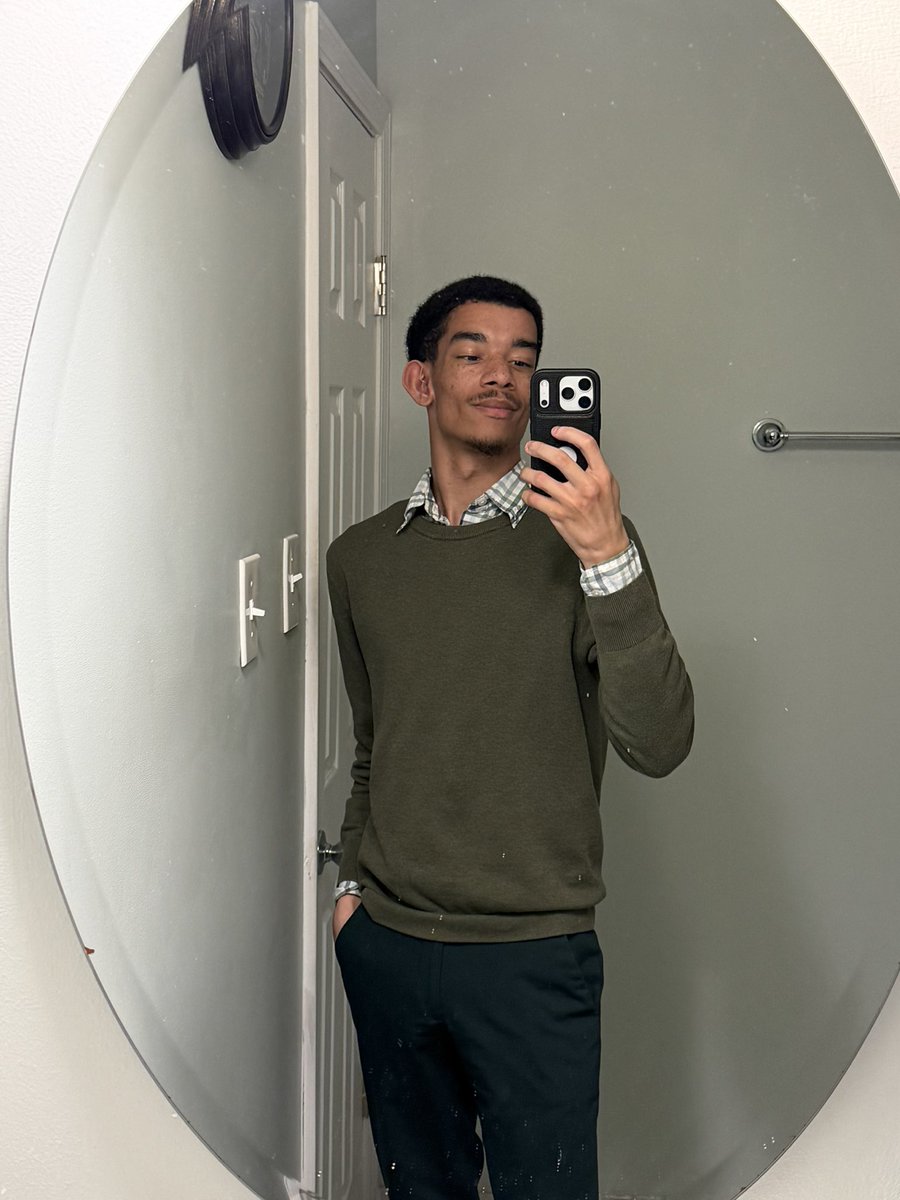 b w 🏛 tweet media