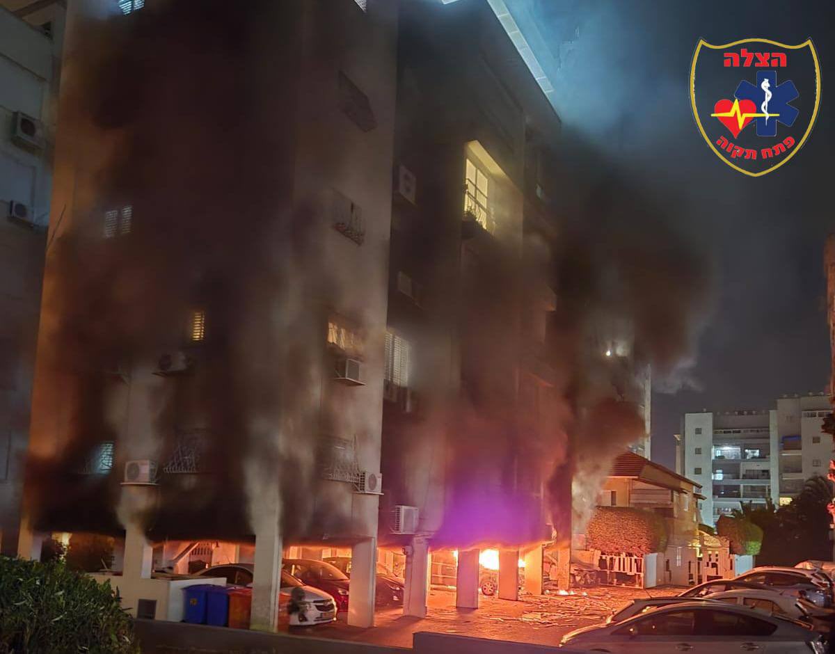dailyislamist's tweet photo. 🔴 SON DAKİKA | İran füzeleri Tel Aviv’i vurdu: Ölüler var https://t.co/CFEHfbW0hc