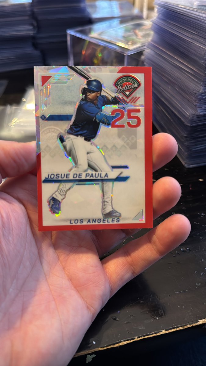 JTtwitloathe's tweet photo. @PaniniAmerica how does a card this off centered make it through quality control?! 😡 https://t.co/7rsygmHwXW