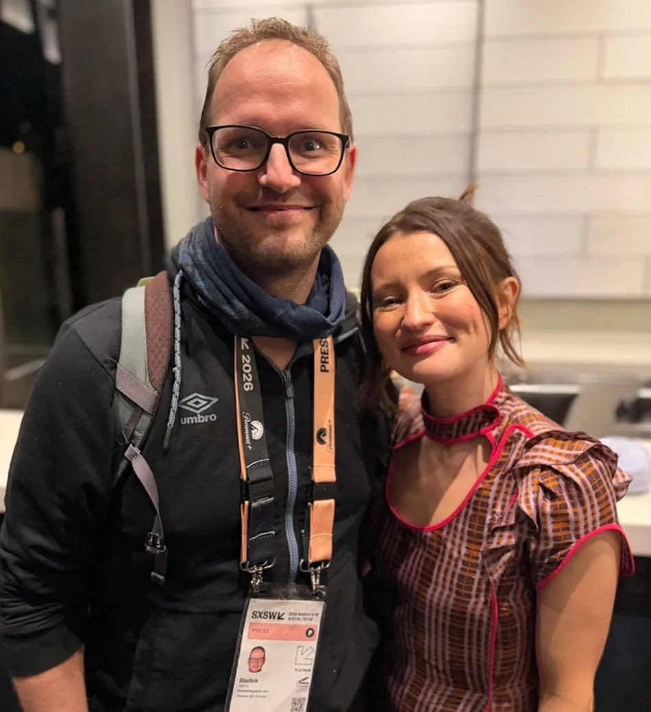 Emily Browning Fan tweet media