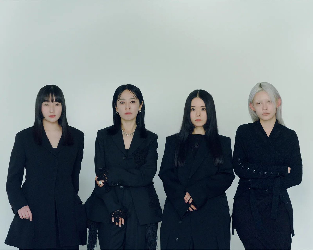 VOGUE JAPAN tweet media