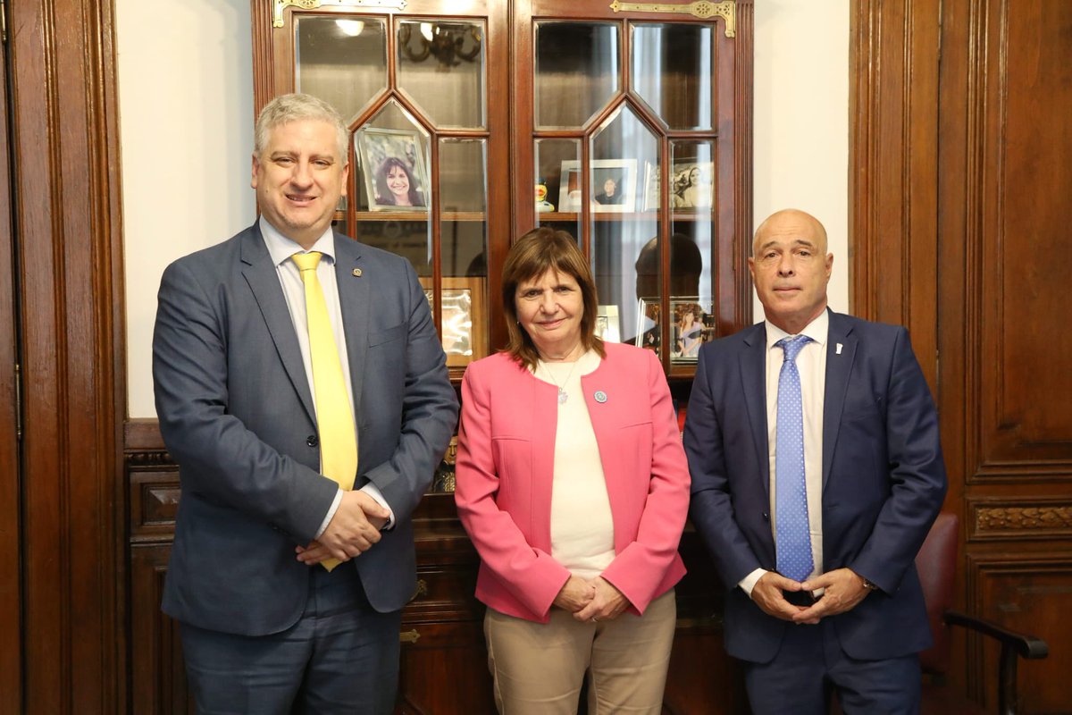 _RodriguezJuan_'s tweet photo. Preparando la 39ª Asamblea Ordinaria del @Parlatino_org, en ciudad de Buenos Aires, mantuve reuniones con:

🔹 Presidente de la Honorable Cámara de Diputados @MenemMartin.

🔸 Presidente Provisional del Senado @AbdalaBartolome y la Senadora @PatoBullrich.

🔹Presidente de la Comisión de Mercosur de la Cámara de Diputados @DamianArabia.

🔸 Presidente de la Comisión de Seguridad Ciudadana, Combate y Prevención al Narcotráfico, Terrorismo y Crimen Organizado del PARLATINO @Ramir_Gutierrez.

🔹 Además de tener la oportunidad de compartir experiencias con los Diputados @DiegoGiuliano y @CapozziSergio, así como con el Periodista Guillermo Favale.