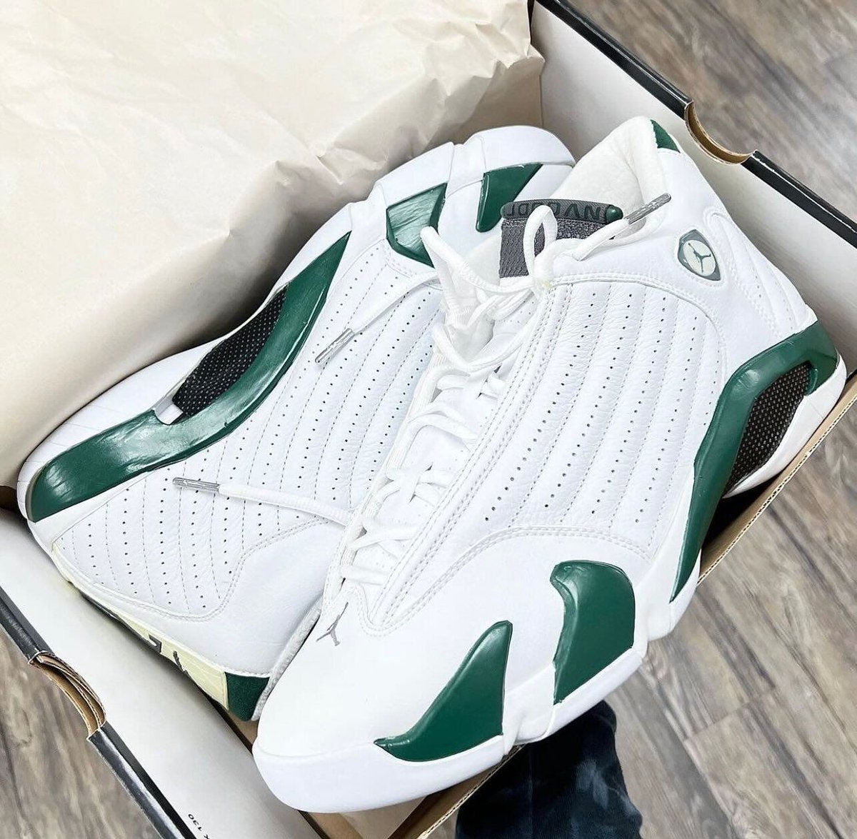 JustFreshKicks's tweet photo. The Air Jordan 14 “Forest Green” is set to return Holiday 2026 🌲

Details: https://t.co/bN0GpXEk1V https://t.co/O12ye1ZO0y