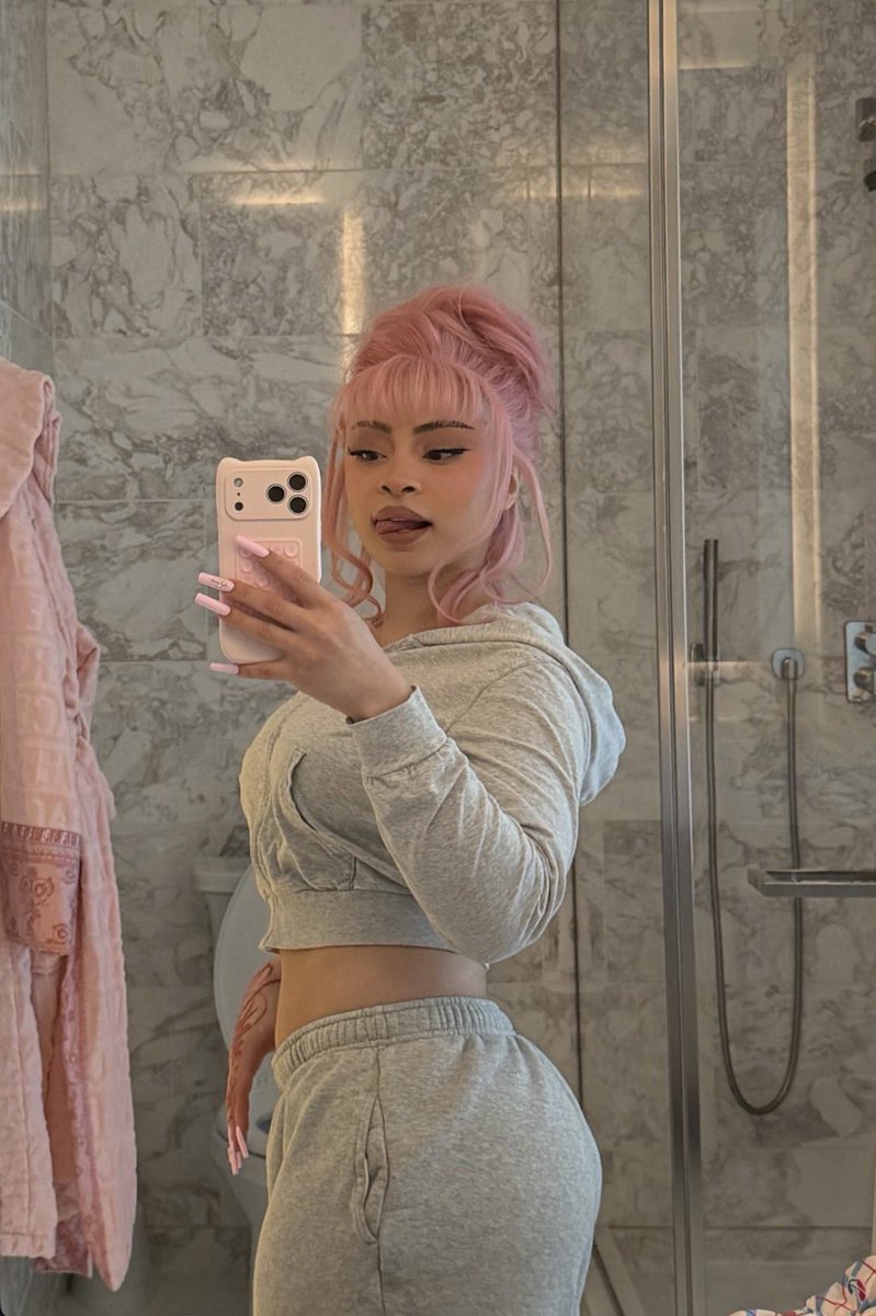 Thootie SZN 🌸 tweet media