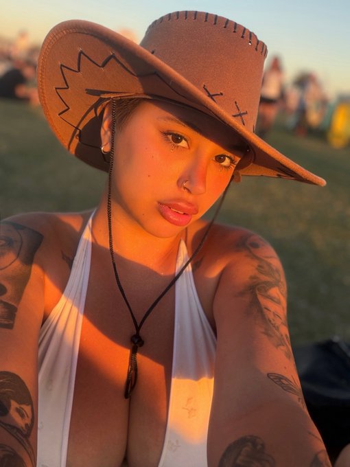 ♡ WHO IS NERE ♡ - 2 pic. https://t.co/6skuP2KBnp