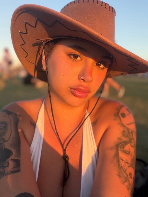 ♡ WHO IS NERE ♡ - 3 pic. https://t.co/6skuP2KBnp