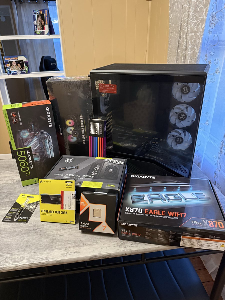 Zephqt's tweet photo. I’m back 👀 about to build my new pc 🥹 https://t.co/YCYfsKNU0D