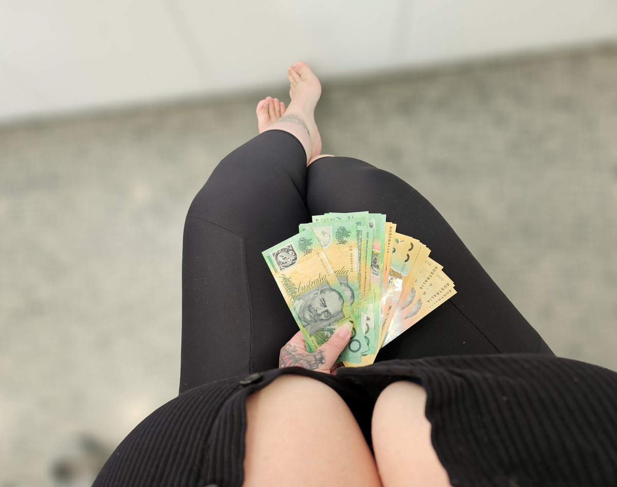 ǤØĐĐ€ŞŞ ĆΔŁŁƗŞŦΔ 🎂 𝖠𝗉𝗋𝗂𝗅 5 tweet media