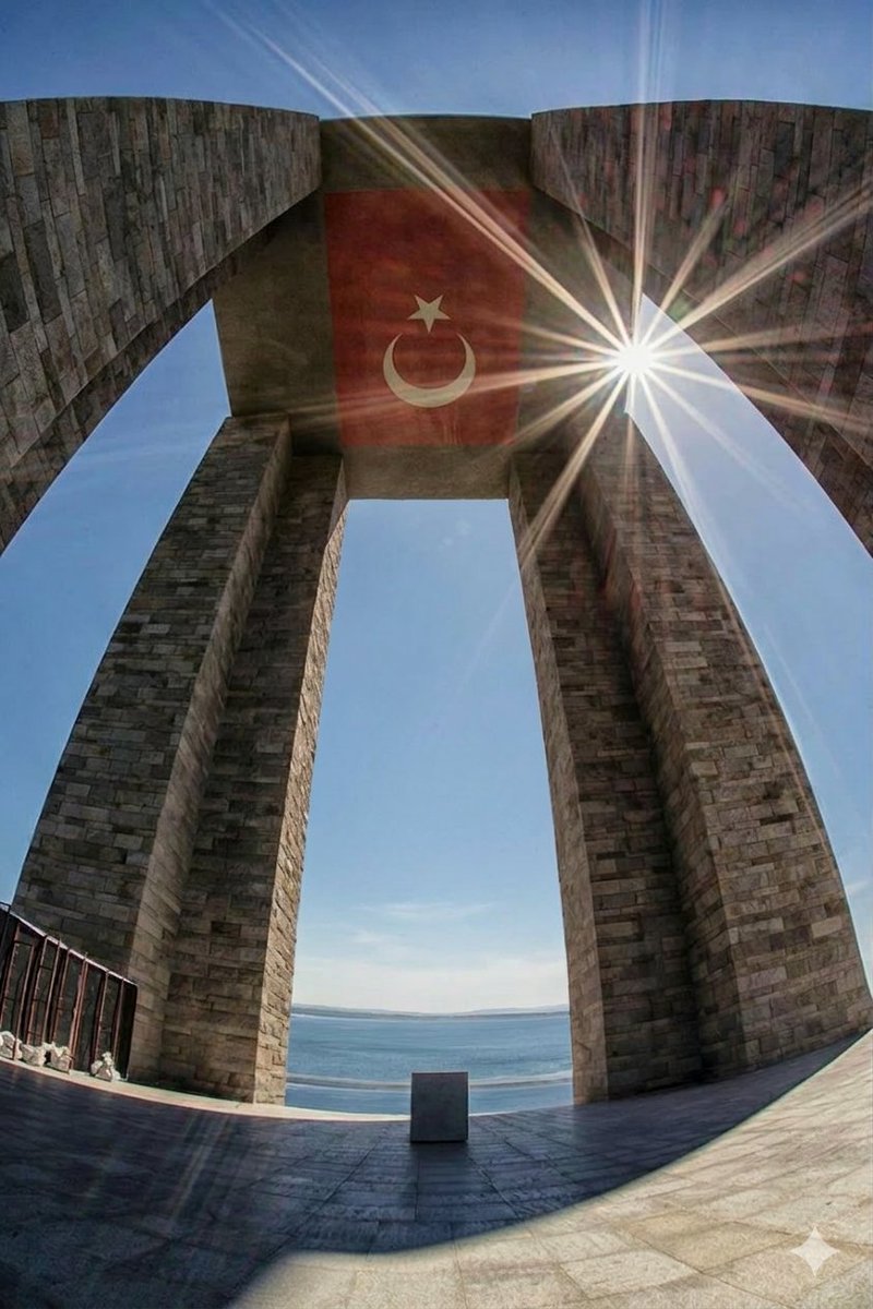 bahadirkuman's tweet photo. Çelikten çizmeleri ile Türk milletinin bağrına basıp geçmeyi planlayan yedi düvelin yenildiği gündür; #18MartÇanakkaleZaferi 
Şehitlerimizin ruhları şad, mekanları cennet olsun. https://t.co/kEbfuzg9B4