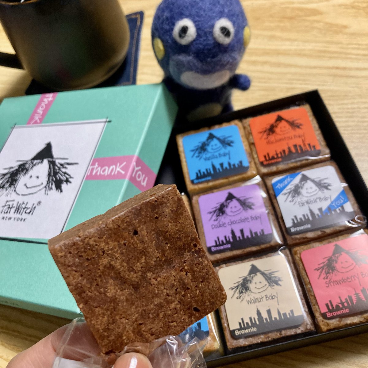 tadarun_toma's tweet photo. 太っちょ魔女さんのブラウニー初めて食べた🧙🏾♀️プレーン、いちご、くるみ、味によってねっちりザクザク歯応え違うのも楽しい!ここ最近の毎日の楽しみ€( ´Θ`)ノ🍰
#fatwitch https://t.co/c5NDu0VXvj