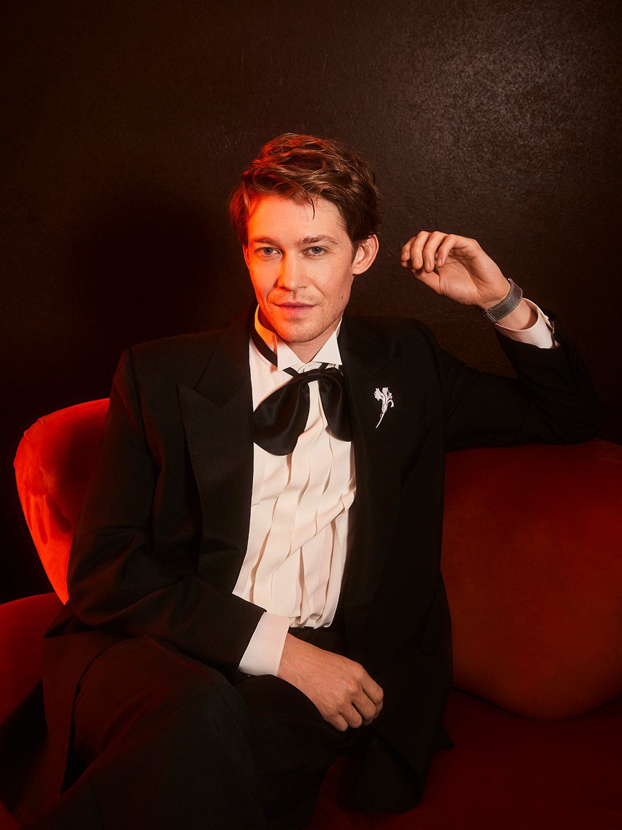 joe alwyn safe place tweet media