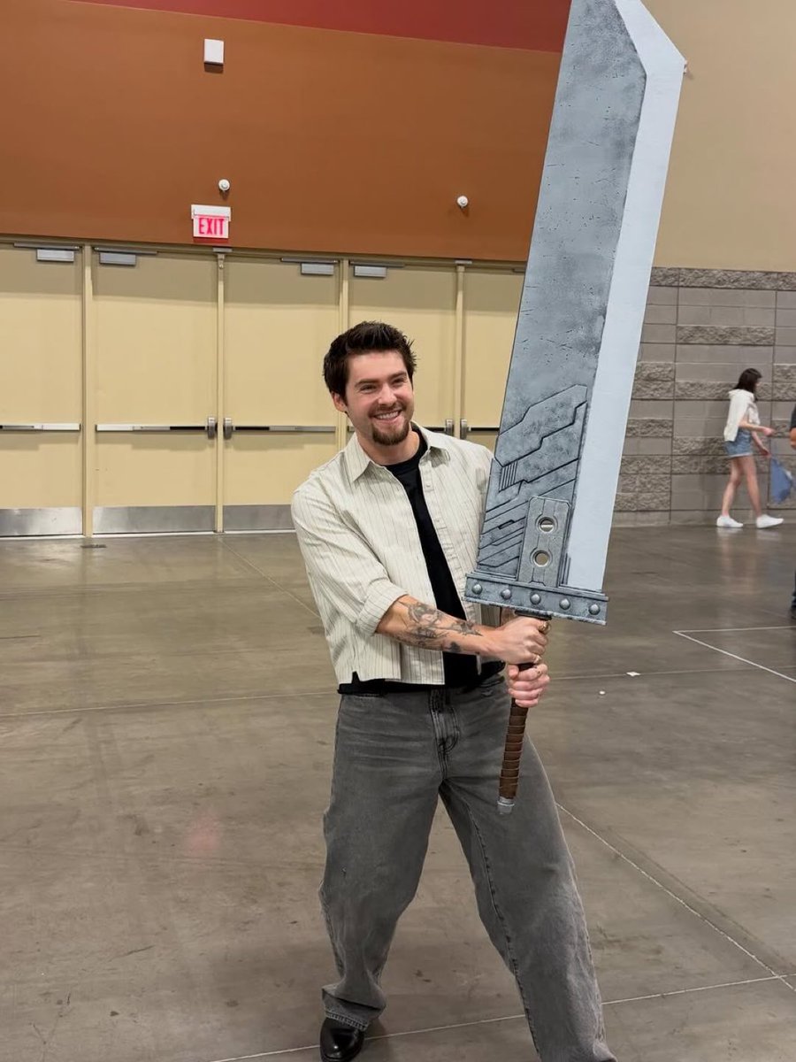 deceitfulruins's tweet photo. @ 𝐭𝐡𝐞𝐨𝐫𝐚𝐞𝐤𝐞𝐧 has posted. 

                                            happy boy. https://t.co/qRvbDW4e2M