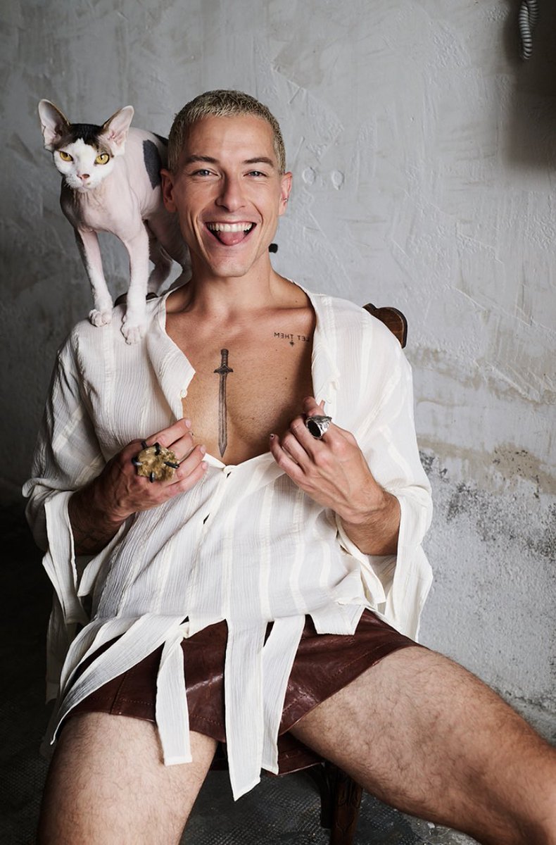 Taz Skylar daily tweet media