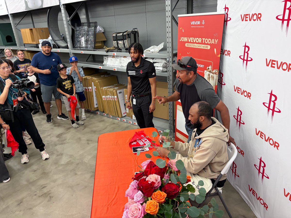 RyanAStevens's tweet image. Fun last few days making memories for @HoustonRockets fans and inspiring the next generation of Houston.

Josh Okogie signing autographs and taking pictures with fans!

Clint Capela stopping by to reinforce the importance of reading and education!