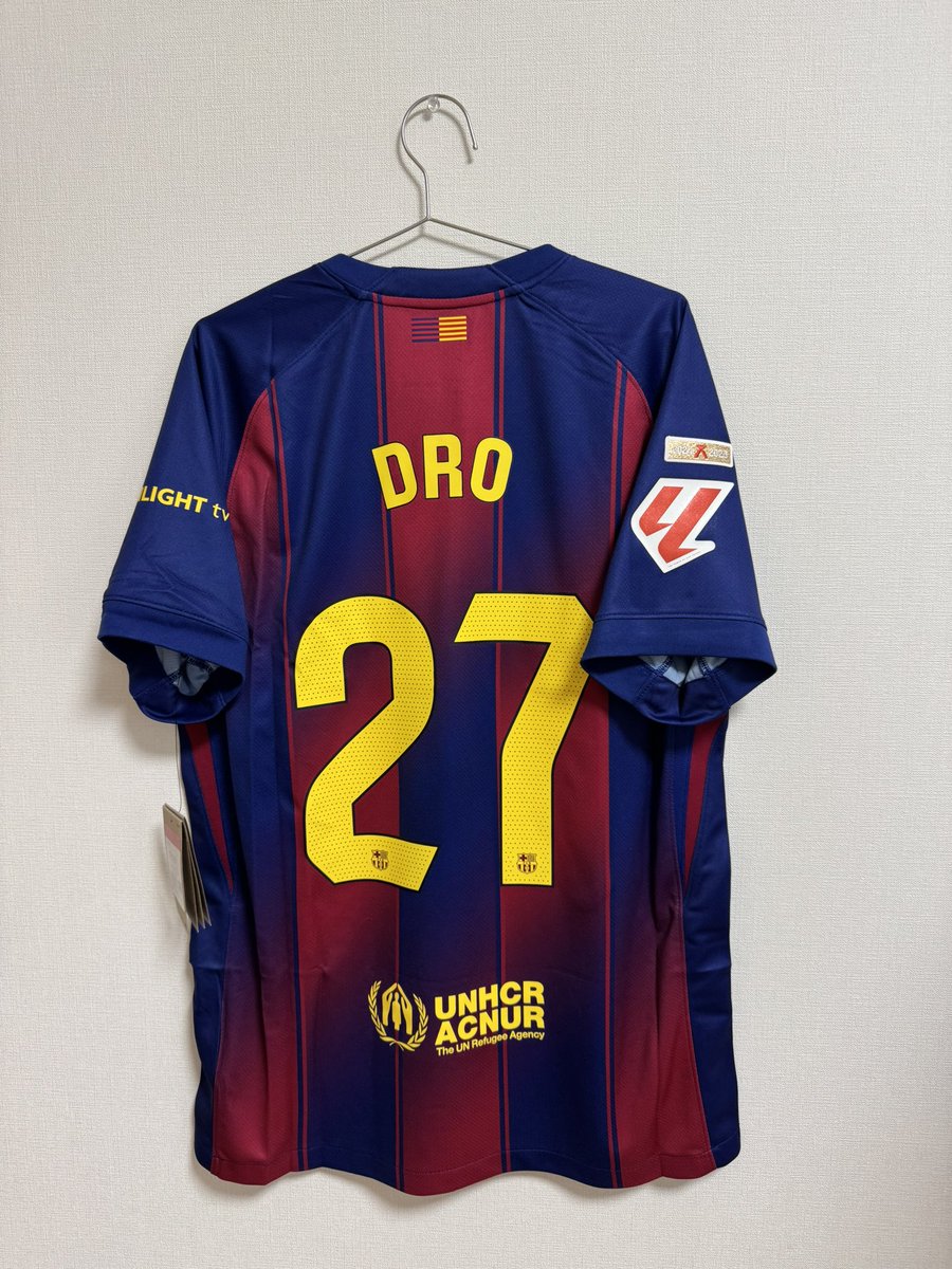 Barcelonacolle1's tweet photo. バルセロナユニフォーム2️⃣2️⃣5️⃣枚目！

2025-26バルセロナ ホーム ドロ・フェルナンデス オフィシャルネーム＆ナンバー入りユニフォーム（トップチーム公式戦デビュー（2025. 9.28 ラ・リーガ第7節 レアル・ソシエダ）モデル）入手！

#barcelona
#バルセロナ
#みんなのサカシャツ https://t.co/VZ2PVZEczD